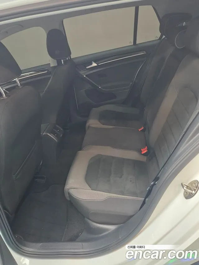 Volkswagen Golf Sportsvan 2016 thumb 10