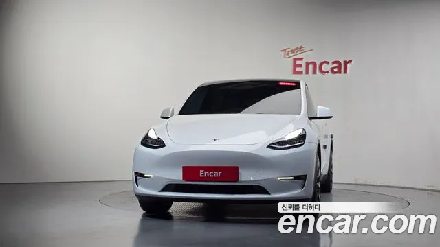 Tesla Model Y 2022 thumb 2