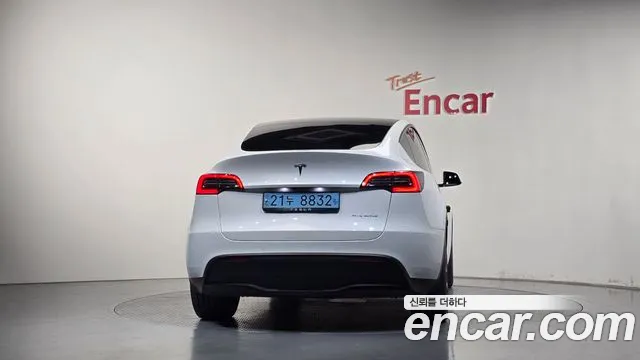Tesla Model Y 2022 thumb 3