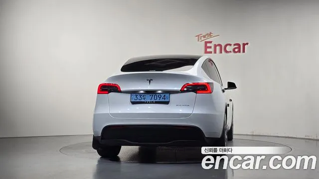 Tesla Model Y 2024 thumb 3