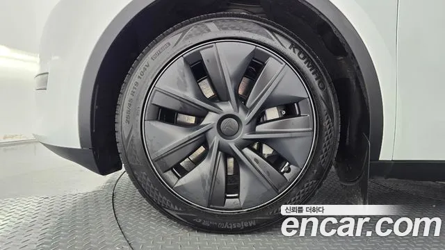 Tesla Model Y 2024 thumb 4