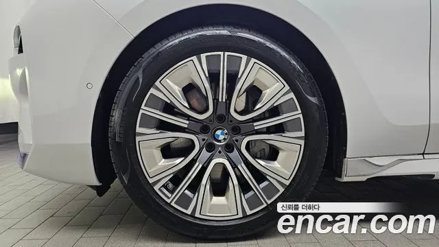 BMW 7-Series 2023 thumb 5