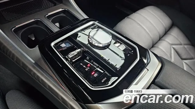BMW 7-Series 2023 thumb 9