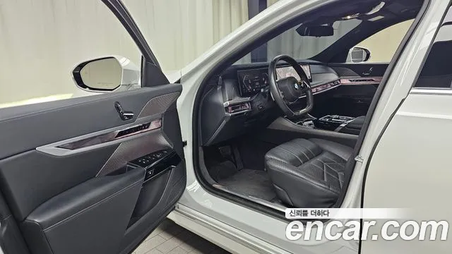 BMW 7-Series 2023 thumb 10