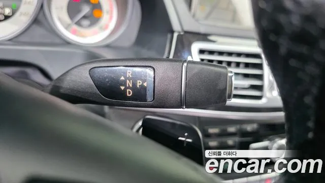 Mercedes-Benz E-Класс 2015 thumb 9