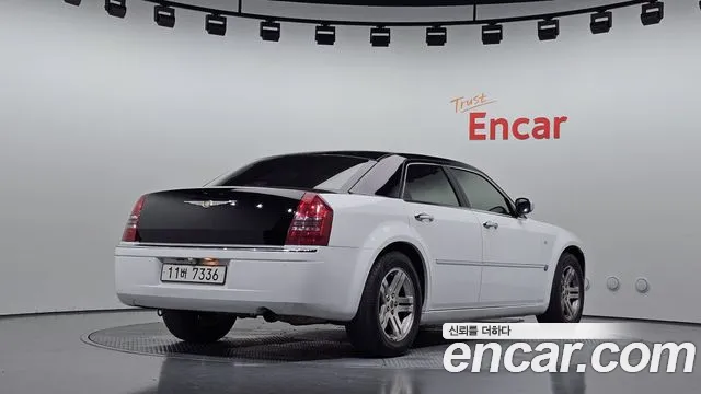 Chrysler 300C 2006 thumb 2