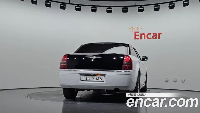 Chrysler 300C 2006 thumb 4