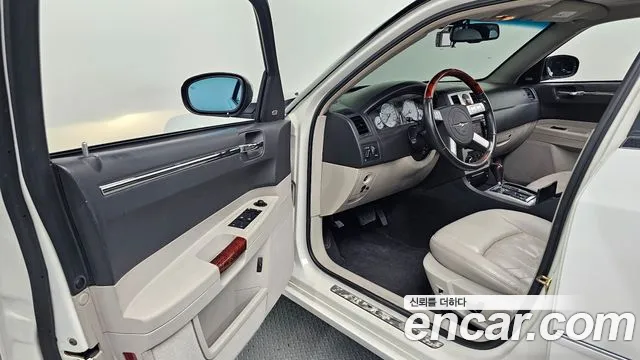 Chrysler 300C 2006 thumb 10