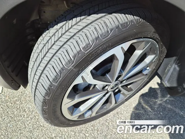 KG_Mobility_Ssangyong TIBOLI 2017 thumb 5