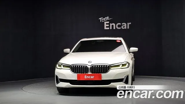 BMW 5-Series 2020 thumb 3