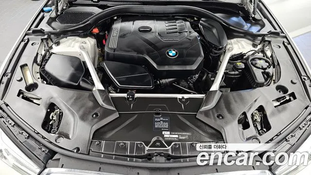 BMW 5-Series 2020 thumb 6