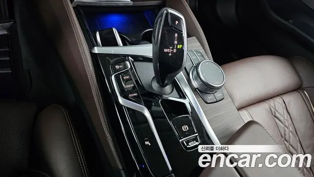 BMW 5-Series 2020 thumb 9