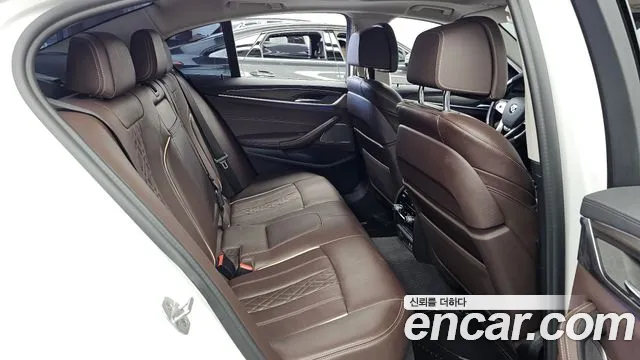 BMW 5-Series 2020 thumb 12