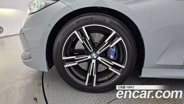BMW 3-Series 2023 thumb 5