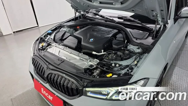 BMW 3-Series 2023 thumb 6
