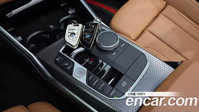 BMW 3-Series 2023 thumb 9
