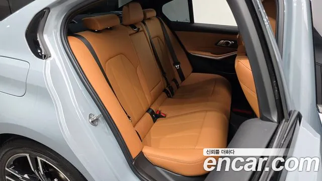 BMW 3-Series 2023 thumb 11