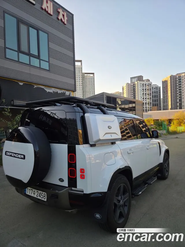 Land Rover Defender 2022 thumb 3