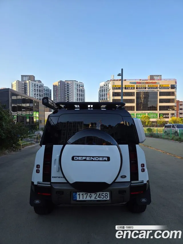 Land Rover Defender 2022 thumb 4