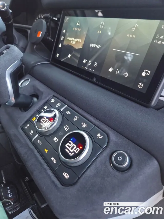 Land Rover Defender 2022 thumb 9