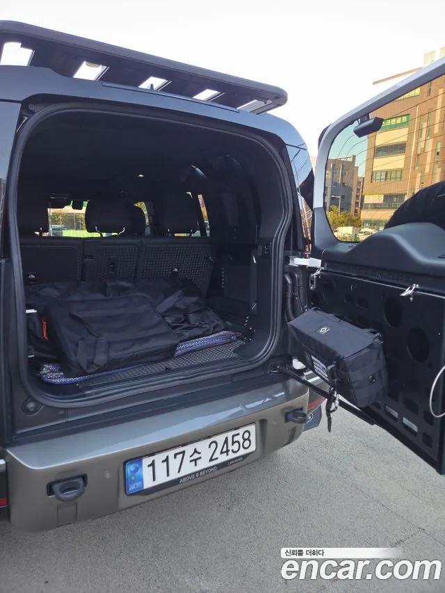 Land Rover Defender 2022 thumb 10