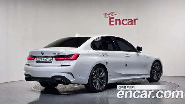 BMW 3-Series 2020 thumb 2