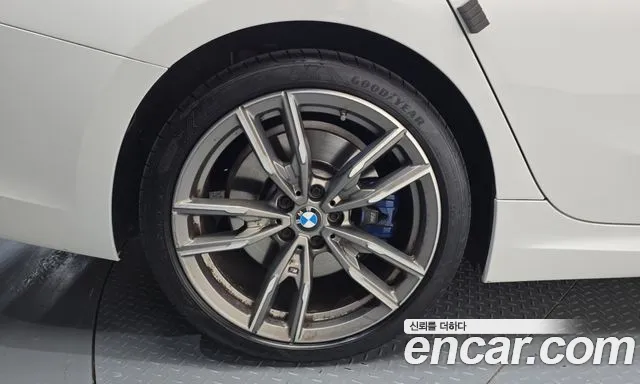 BMW 3-Series 2020 thumb 5
