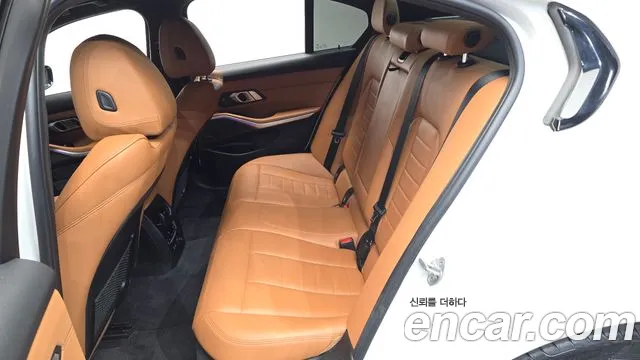 BMW 3-Series 2020 thumb 11