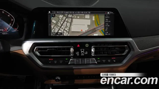 BMW 3-Series 2020 thumb 12