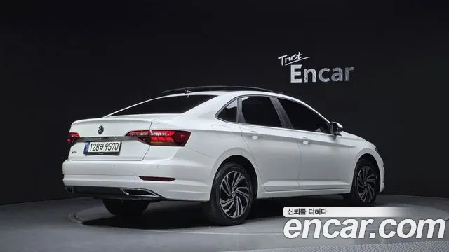 Volkswagen Jetta 2021 thumb 2