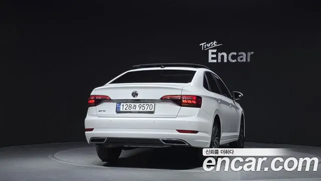 Volkswagen Jetta 2021 thumb 4