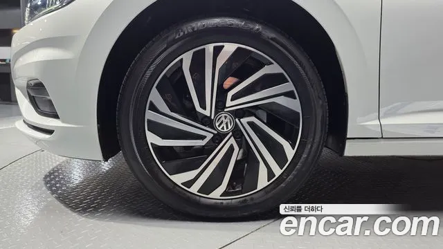 Volkswagen Jetta 2021 thumb 5