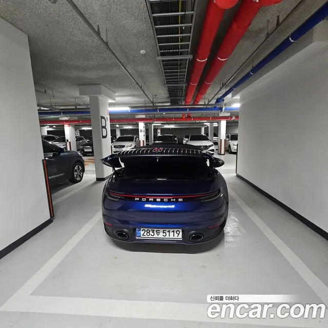 Porsche 911 2021 thumb 2