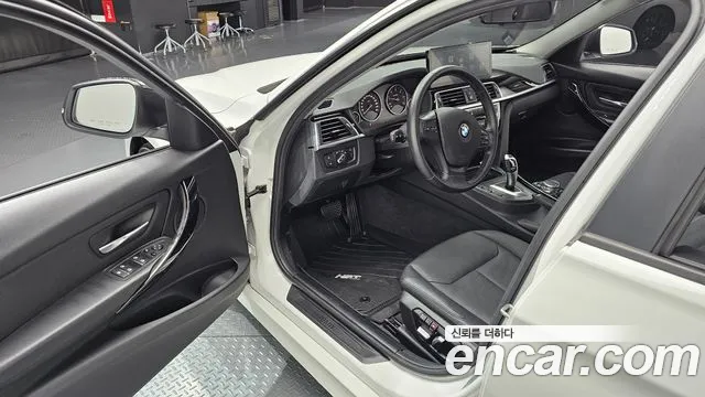 BMW 3-Series 2015 thumb 9