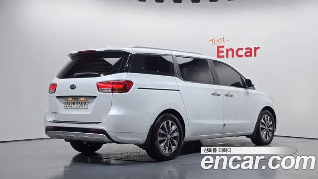 Kia Carnival 2018 thumb 2