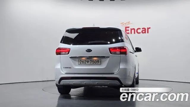 Kia Carnival 2018 thumb 4