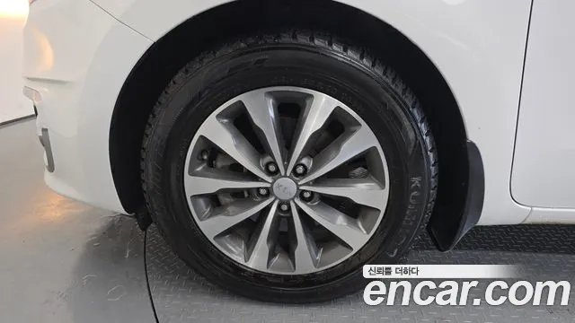 Kia Carnival 2018 thumb 5