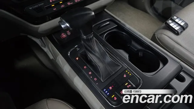 Kia Carnival 2018 thumb 9