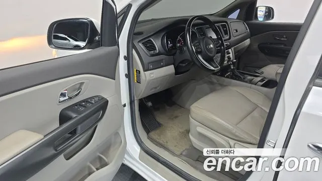 Kia Carnival 2018 thumb 10
