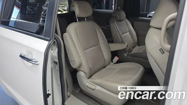 Kia Carnival 2018 thumb 11