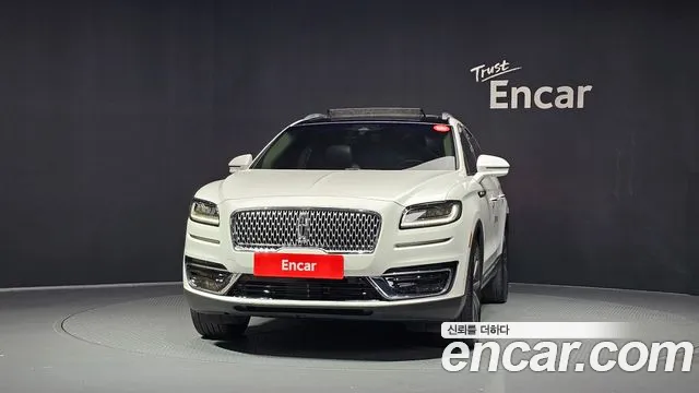 Lincoln Nautilus 2020 thumb 3