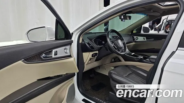 Lincoln Nautilus 2020 thumb 10