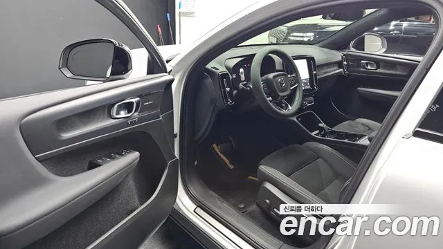 Volvo C40 2022 thumb 10