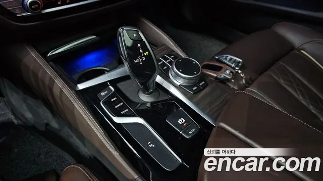 BMW 5-Series 2020 thumb 9