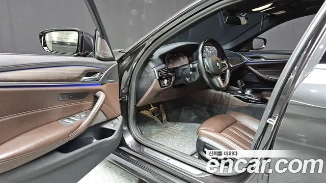 BMW 5-Series 2020 thumb 10