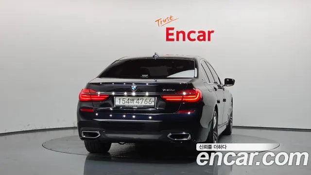 BMW 7-Series 2019 thumb 3