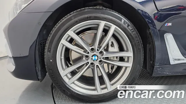 BMW 7-Series 2019 thumb 4