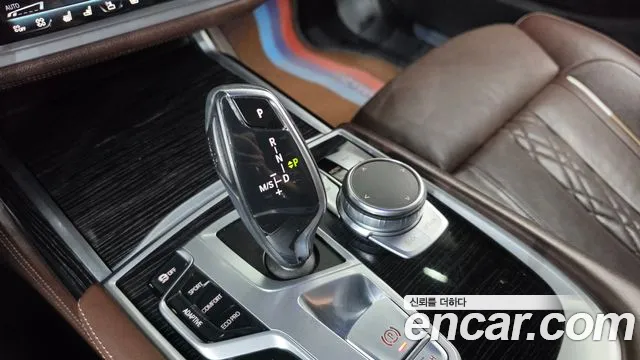 BMW 7-Series 2019 thumb 8