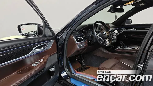 BMW 7-Series 2019 thumb 9