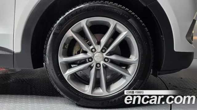 Hyundai Santa Fe 2015 thumb 4